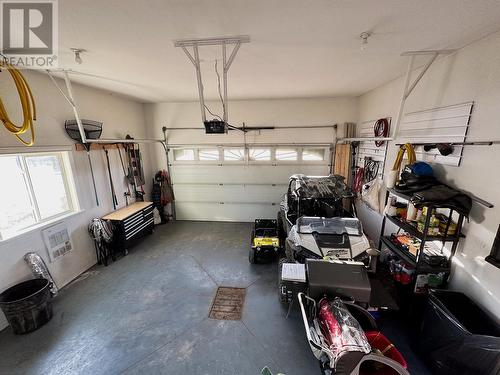 10708 Briarwood Crescent, Dawson Creek, BC - Indoor Photo Showing Garage