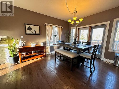 10708 Briarwood Crescent, Dawson Creek, BC - Indoor Photo Showing Dining Room