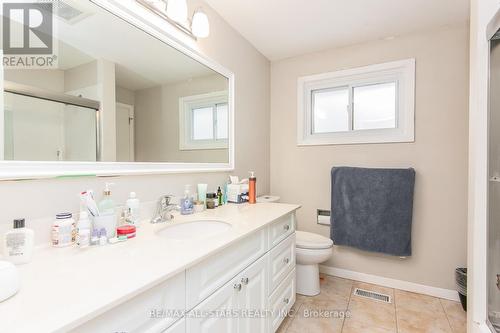 464 Hazel St, Waterloo, ON - Indoor Photo Showing Bathroom