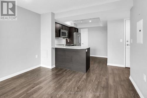 #816 -125 Western Battery Rd, Toronto, ON - Indoor Photo Showing Kitchen