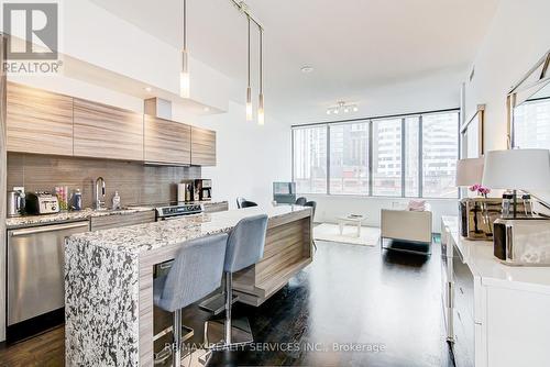 206 - 8 Charlotte Street, Toronto, ON - Indoor Photo Showing Kitchen With Upgraded Kitchen