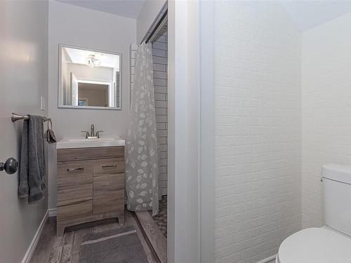 2123 Amethyst Way, Sooke, BC - Indoor Photo Showing Bathroom