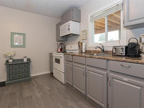 2123 Amethyst Way, Sooke, BC - Indoor Photo Showing Kitchen