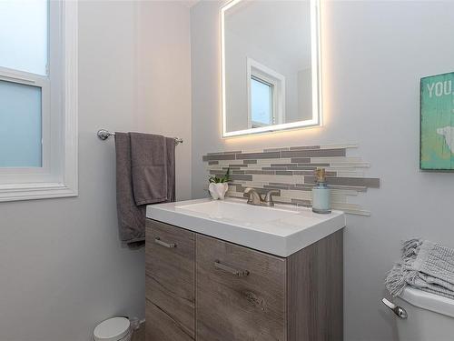 2123 Amethyst Way, Sooke, BC - Indoor Photo Showing Bathroom