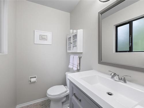 125 Tait Rd, Nanaimo, BC - Indoor Photo Showing Bathroom