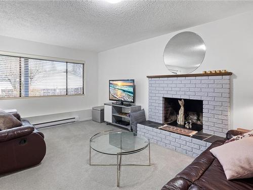 125 Tait Rd, Nanaimo, BC - Indoor Photo Showing Living Room With Fireplace