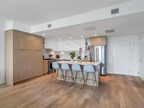 306-5120 Cordova Bay Rd, Saanich, BC - Indoor Photo Showing Kitchen With Upgraded Kitchen