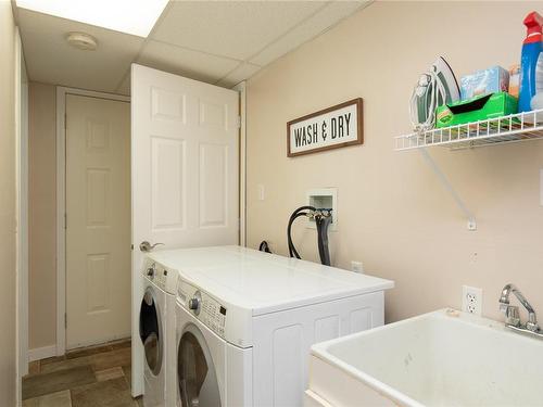 1887 Kentucky Pl, Nanaimo, BC - Indoor Photo Showing Laundry Room
