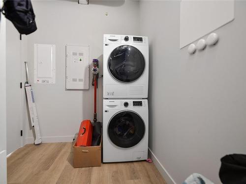 102-2461 Gateway Rd, Langford, BC - Indoor Photo Showing Laundry Room