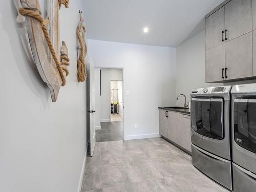 Salle de lavage - 534 Rue Du Boisé, Acton Vale, QC - Indoor Photo Showing Laundry Room