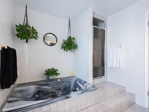 Bathroom - 829 Rue Mousseau, Laval (Sainte-Dorothée), QC - Indoor Photo Showing Other Room