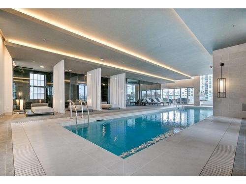 Piscine - 2212-1188 Rue St-Antoine O., Montréal (Ville-Marie), QC - Indoor Photo Showing Other Room With In Ground Pool
