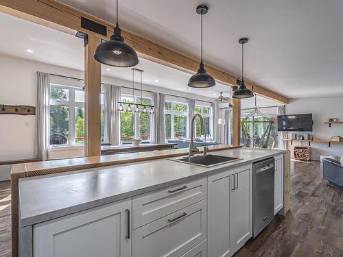 Overall view - 251 Rue Du Lac-Marier, Sainte-Marguerite-Du-Lac-Masson, QC - Indoor Photo Showing Kitchen