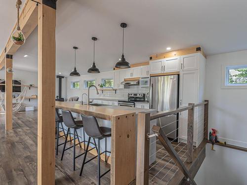 Kitchen - 251 Rue Du Lac-Marier, Sainte-Marguerite-Du-Lac-Masson, QC - Indoor Photo Showing Kitchen With Upgraded Kitchen