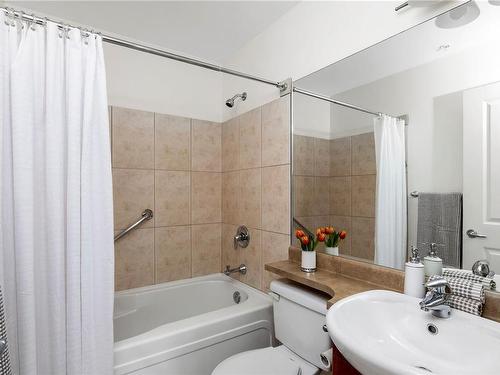 107-827 Fairfield Rd, Victoria, BC - Indoor Photo Showing Bathroom