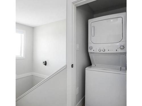 17-3195 Herons Way, Duncan, BC - Indoor Photo Showing Laundry Room