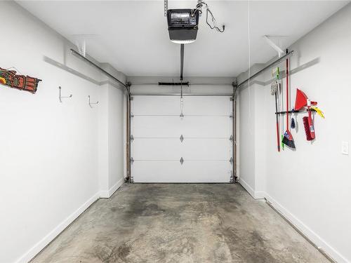 17-3195 Herons Way, Duncan, BC - Indoor Photo Showing Garage