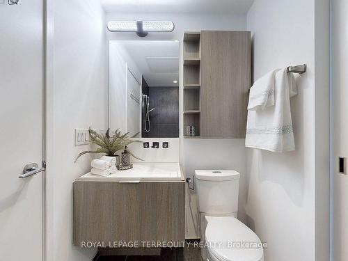 3311-101 Charles St E, Toronto, ON - Indoor Photo Showing Bathroom