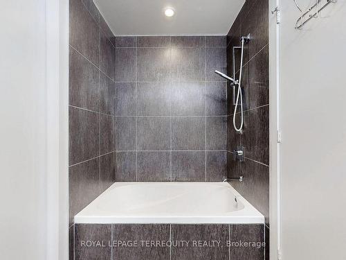 3311-101 Charles St E, Toronto, ON - Indoor Photo Showing Bathroom