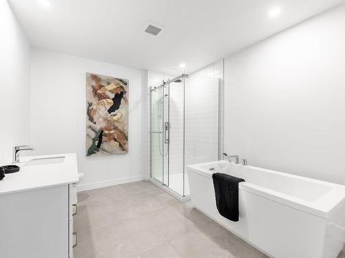 Bedroom - 201-200 Rue St-Paul, Saint-Jean-Sur-Richelieu, QC - Indoor Photo Showing Bathroom