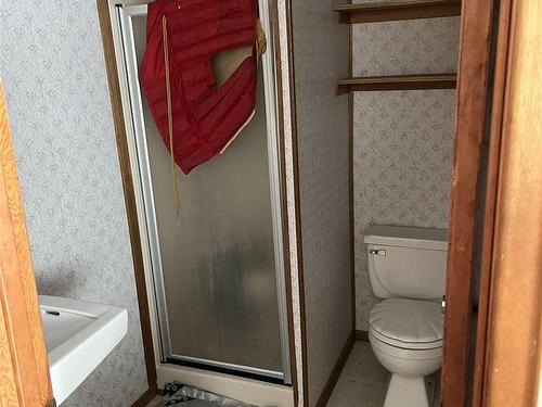 #18 Eva Lake Rd, Atikokan, ON - Indoor Photo Showing Bathroom
