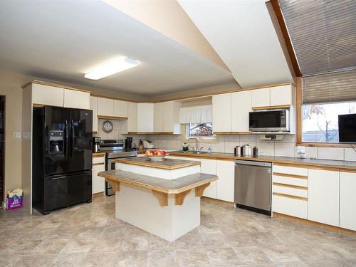 920 Cochrane Street, Thunder Bay, ON - Indoor Photo Showing Kitchen