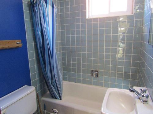 47 Machar Avenue, Thunder Bay, ON - Indoor Photo Showing Bathroom