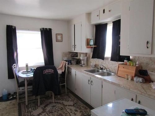47 Machar Avenue, Thunder Bay, ON - Indoor Photo Showing Kitchen With Double Sink