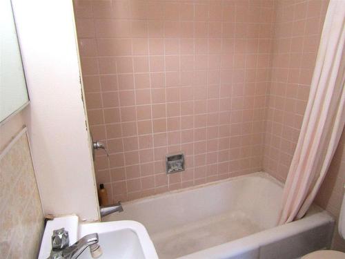 47 Machar Avenue, Thunder Bay, ON - Indoor Photo Showing Bathroom