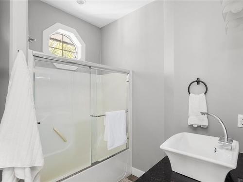 3-6222 Lower Chippewa Rd, Duncan, BC - Indoor Photo Showing Bathroom
