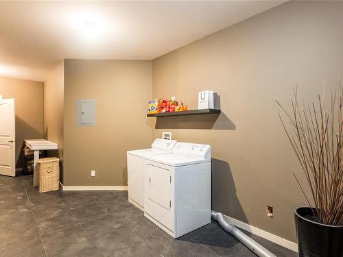 3-6222 Lower Chippewa Rd, Duncan, BC - Indoor Photo Showing Laundry Room