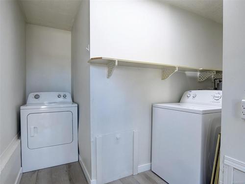 1665 Foul Bay Rd, Oak Bay, BC - Indoor Photo Showing Laundry Room