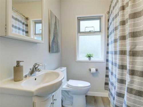 1665 Foul Bay Rd, Oak Bay, BC - Indoor Photo Showing Bathroom