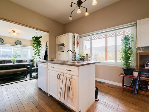 531 Prideaux St, Nanaimo, BC - Indoor Photo Showing Kitchen