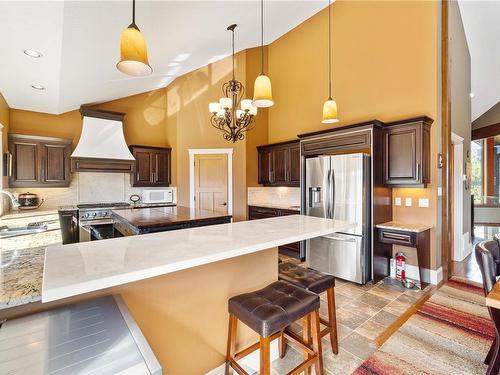 6141 Dennie Lane, Nanaimo, BC - Indoor Photo Showing Kitchen With Upgraded Kitchen