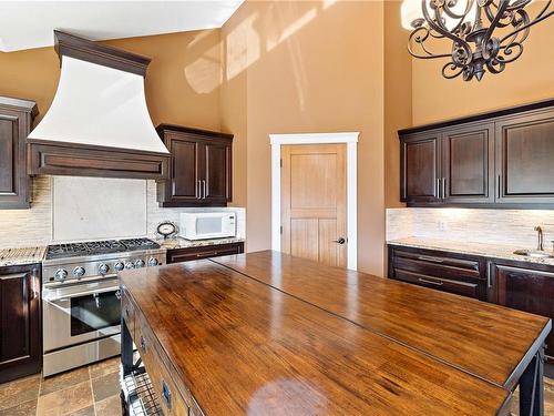 6141 Dennie Lane, Nanaimo, BC - Indoor Photo Showing Kitchen