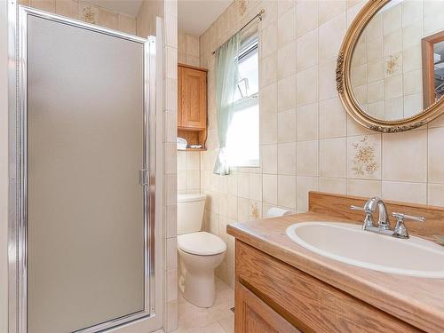 6627 Lakes Rd, Duncan, BC - Indoor Photo Showing Bathroom
