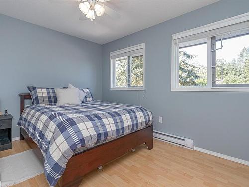 6627 Lakes Rd, Duncan, BC - Indoor Photo Showing Bedroom