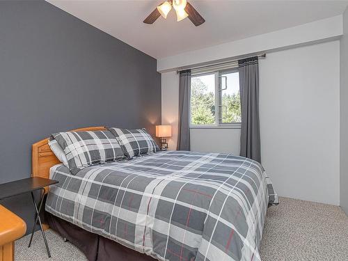 6627 Lakes Rd, Duncan, BC - Indoor Photo Showing Bedroom