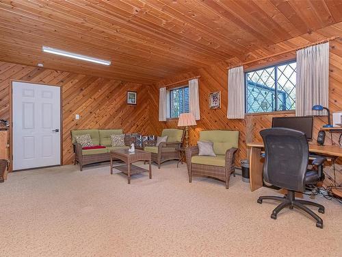 6627 Lakes Rd, Duncan, BC - Indoor