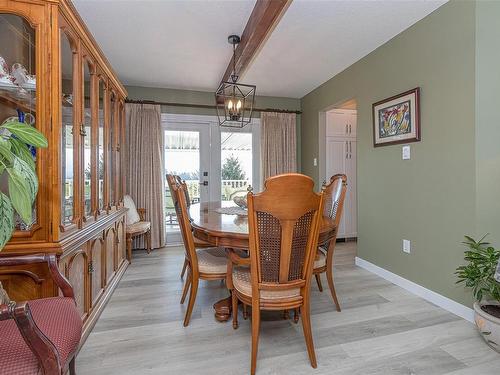 6627 Lakes Rd, Duncan, BC - Indoor Photo Showing Dining Room