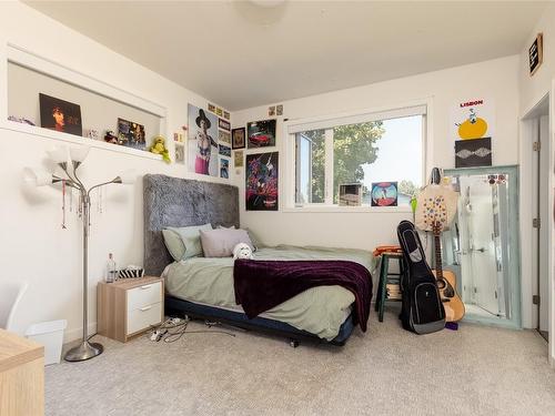 452 Barkley Road, Kelowna, BC - Indoor Photo Showing Bedroom