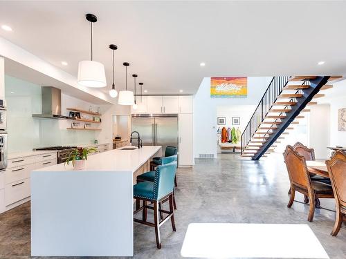 452 Barkley Road, Kelowna, BC - Indoor Photo Showing Kitchen With Upgraded Kitchen