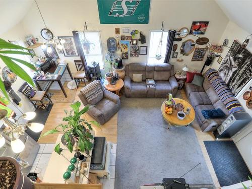 661 Christleton Avenue, Kelowna, BC - Indoor Photo Showing Living Room
