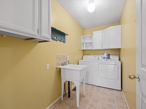 71-1101 Cameron Avenue, Kelowna, BC - Indoor Photo Showing Laundry Room