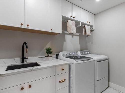 989 Iota Pl, Langford, BC - Indoor Photo Showing Laundry Room