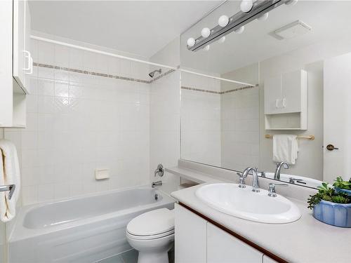 610-188 Douglas St, Victoria, BC - Indoor Photo Showing Bathroom