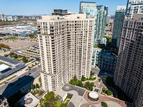 1233-3888 Duke Of York Blvd, Mississauga, ON - Outdoor With View
