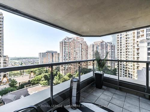 1233-3888 Duke Of York Blvd, Mississauga, ON - Outdoor With Balcony With Exterior