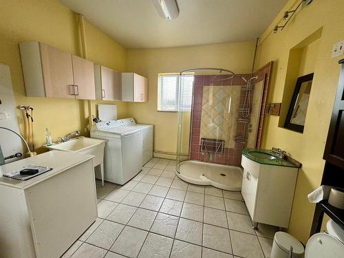 Salle de bains - 2 Ch. Des Robin, Natashquan, QC - Indoor Photo Showing Laundry Room
